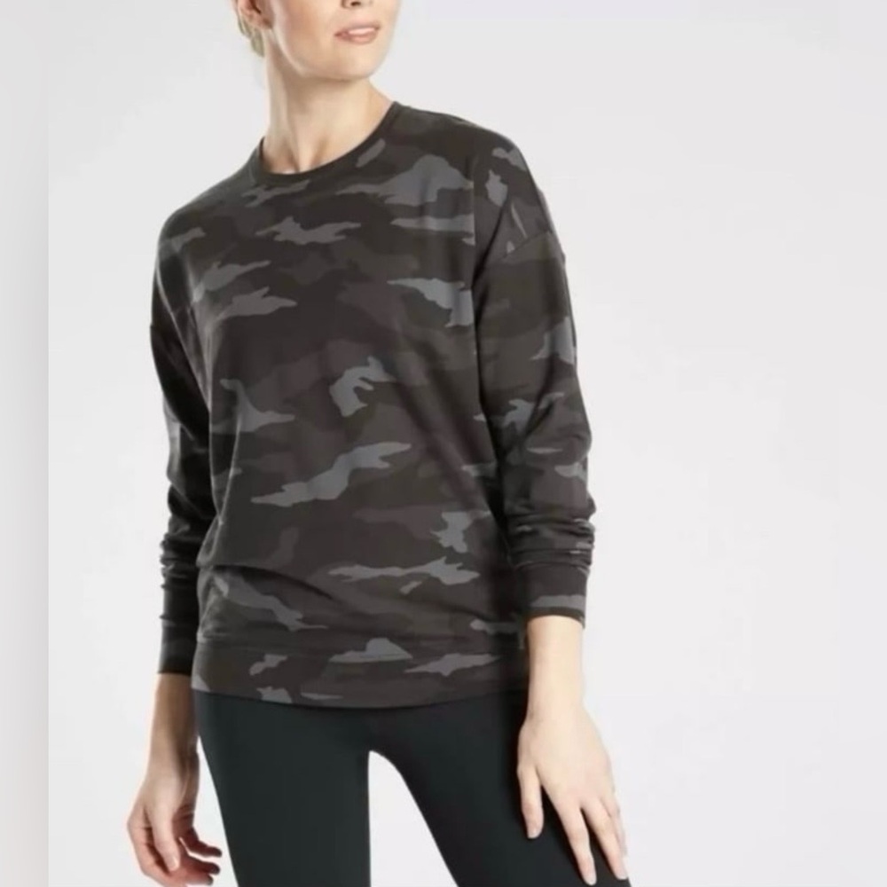 Athleta Studio To Street Sweatshirt Size XSP Black Camo NWT